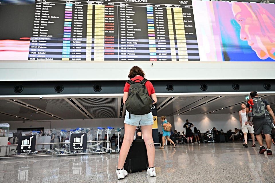 Cách xử lý khi chuyến bay bị hoãn: Hướng dẫn chi tiết cùng Vietjet