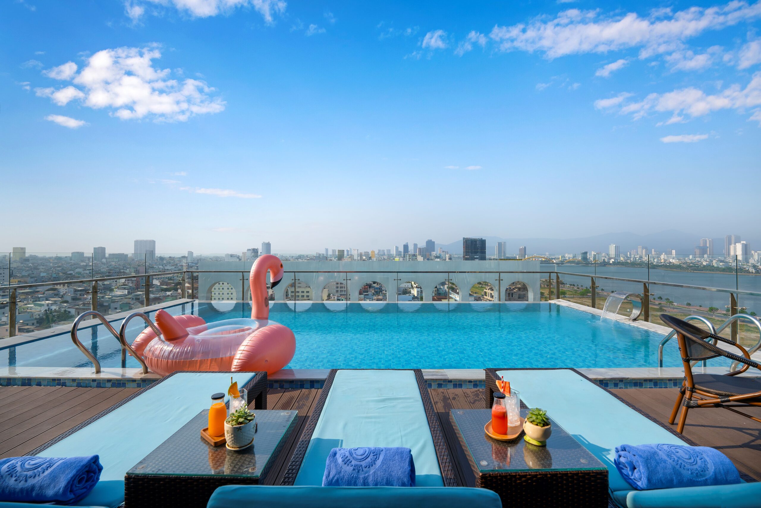 Cách chuẩn bị trước chuyến bay cho người cao tuổi: Những lưu ý quan trọng giúp chuyến đi an toàn và thoải mái