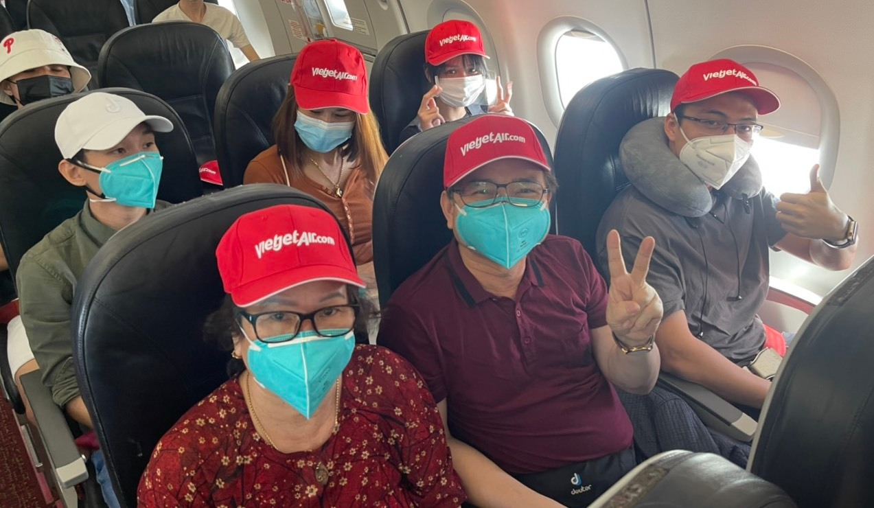 Cách chuẩn bị trước chuyến bay cho người cao tuổi: Những lưu ý quan trọng giúp chuyến đi an toàn và thoải mái