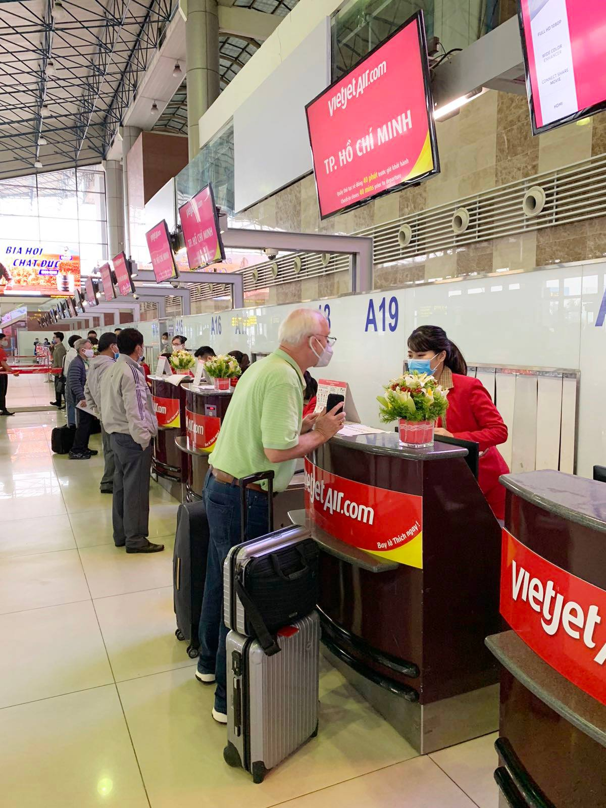 Chọn Chỗ Ngồi Phù Hợp Cho Người Cao Tuổi Khi Di Chuyển Cùng Vietjet Giá Rẻ