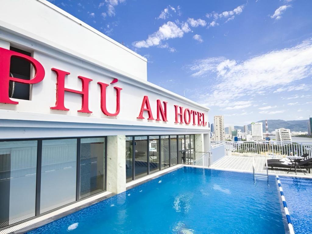 Cửa Thoát Hiểm Máy Bay: Vị Trí, Cách Sử Dụng và Những Điều Cần Lưu Ý