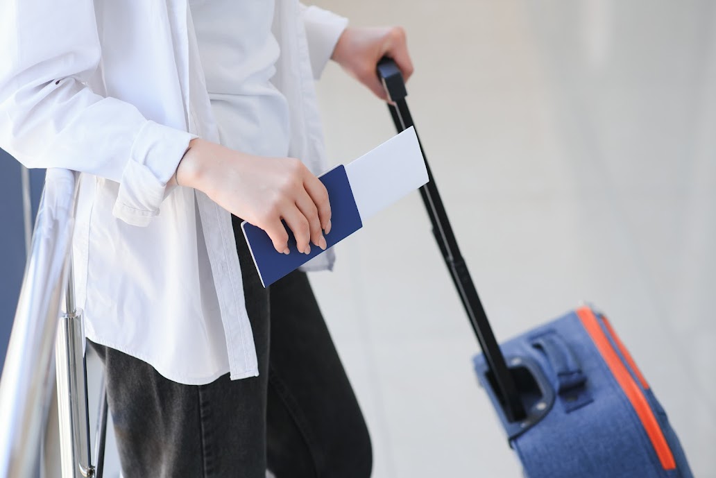 Giấy Tờ Cần Thiết Khi Đi Máy Bay Quốc Tế: Hướng Dẫn Chi Tiết Cùng Vietjet Giá Rẻ