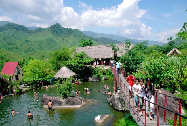 Hành Trình Khám Phá Suối Lương – Viên Ngọc Xanh Của Đà Nẵng