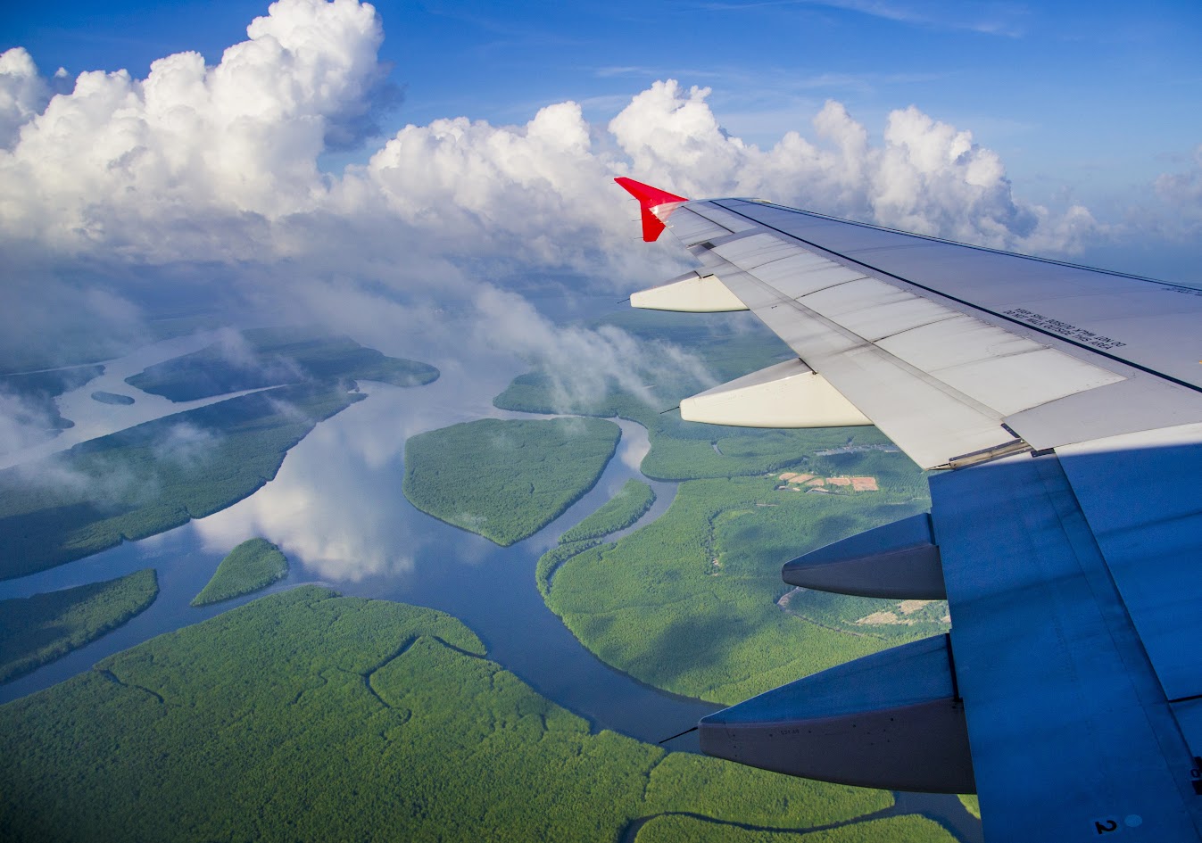 Hướng dẫn sử dụng dịch vụ sân bay quốc tế: Những điều cần biết khi bay cùng Vietjet giá rẻ