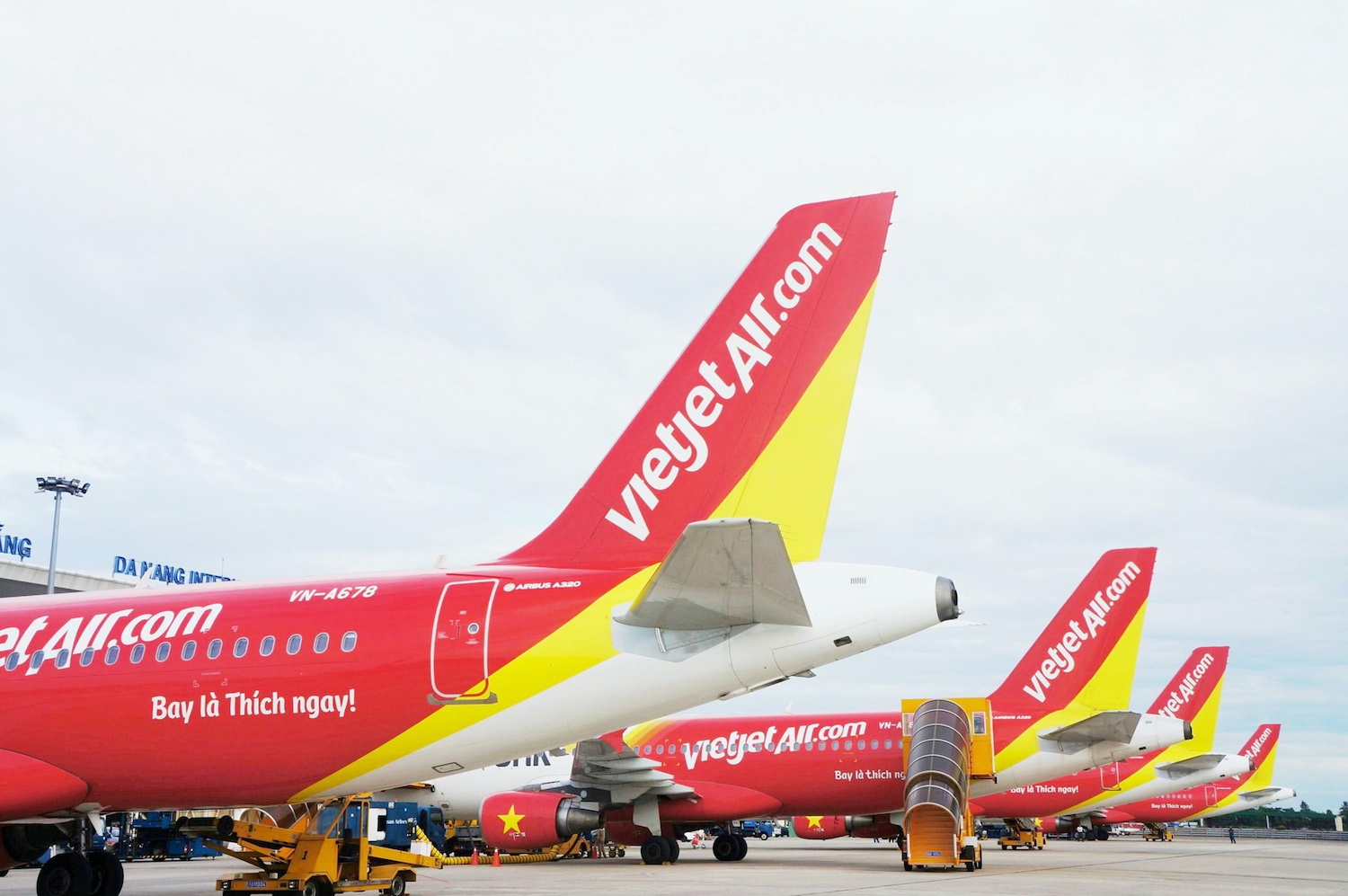 Hướng dẫn sử dụng dịch vụ sân bay quốc tế: Những điều cần biết khi bay cùng Vietjet giá rẻ