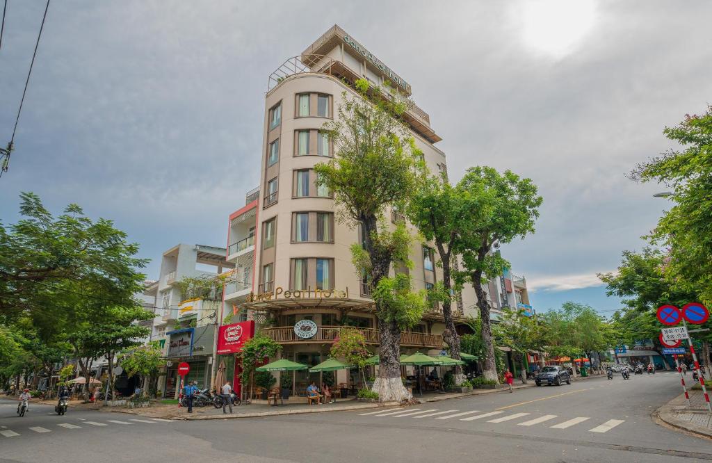 Khám Phá Top 10 Khách Sạn Gần Chợ Cồn Đà Nẵng