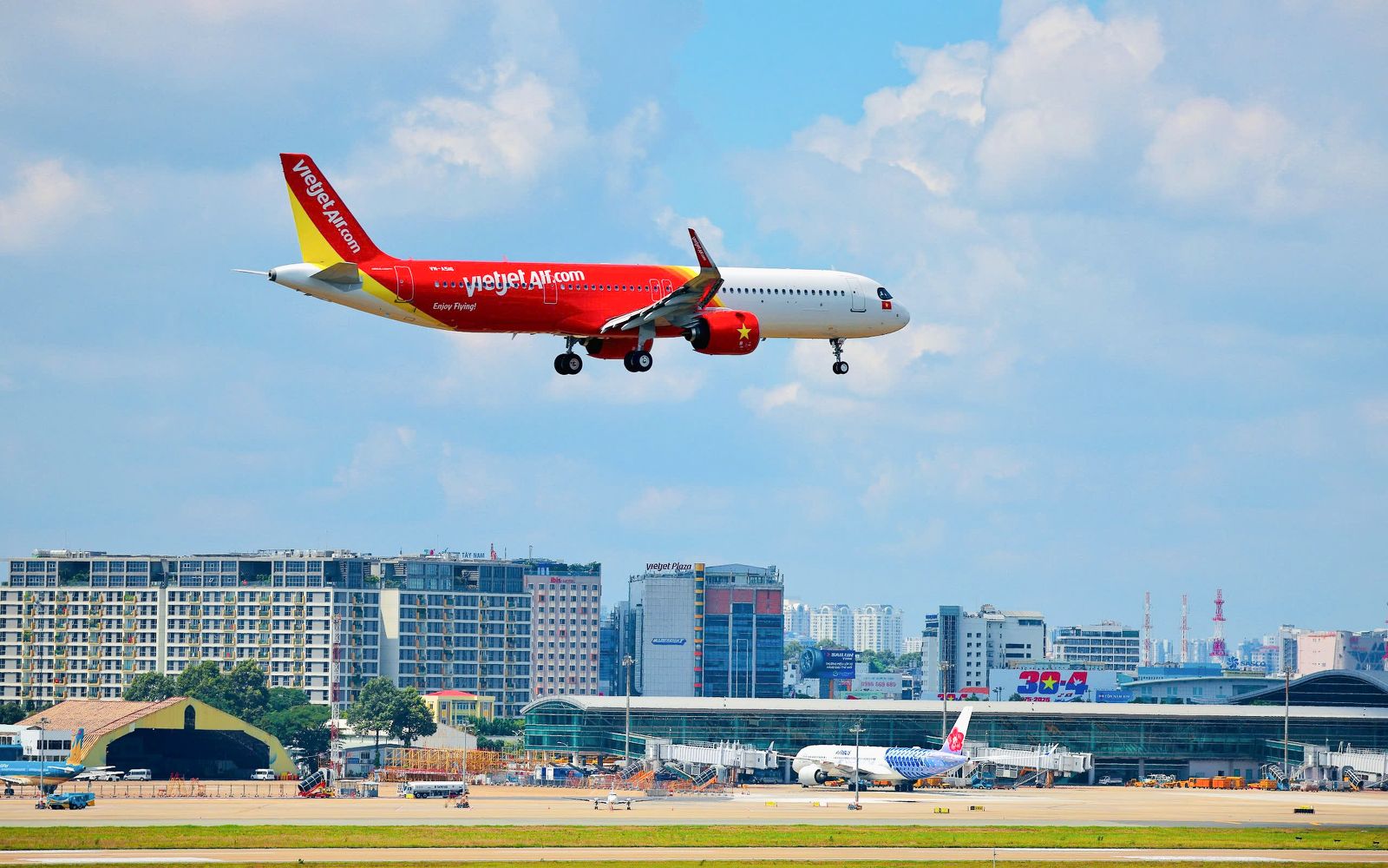 Quy định an toàn về pin dự phòng: Những điều cần lưu ý khi đi máy bay cùng Vietjet giá rẻ
