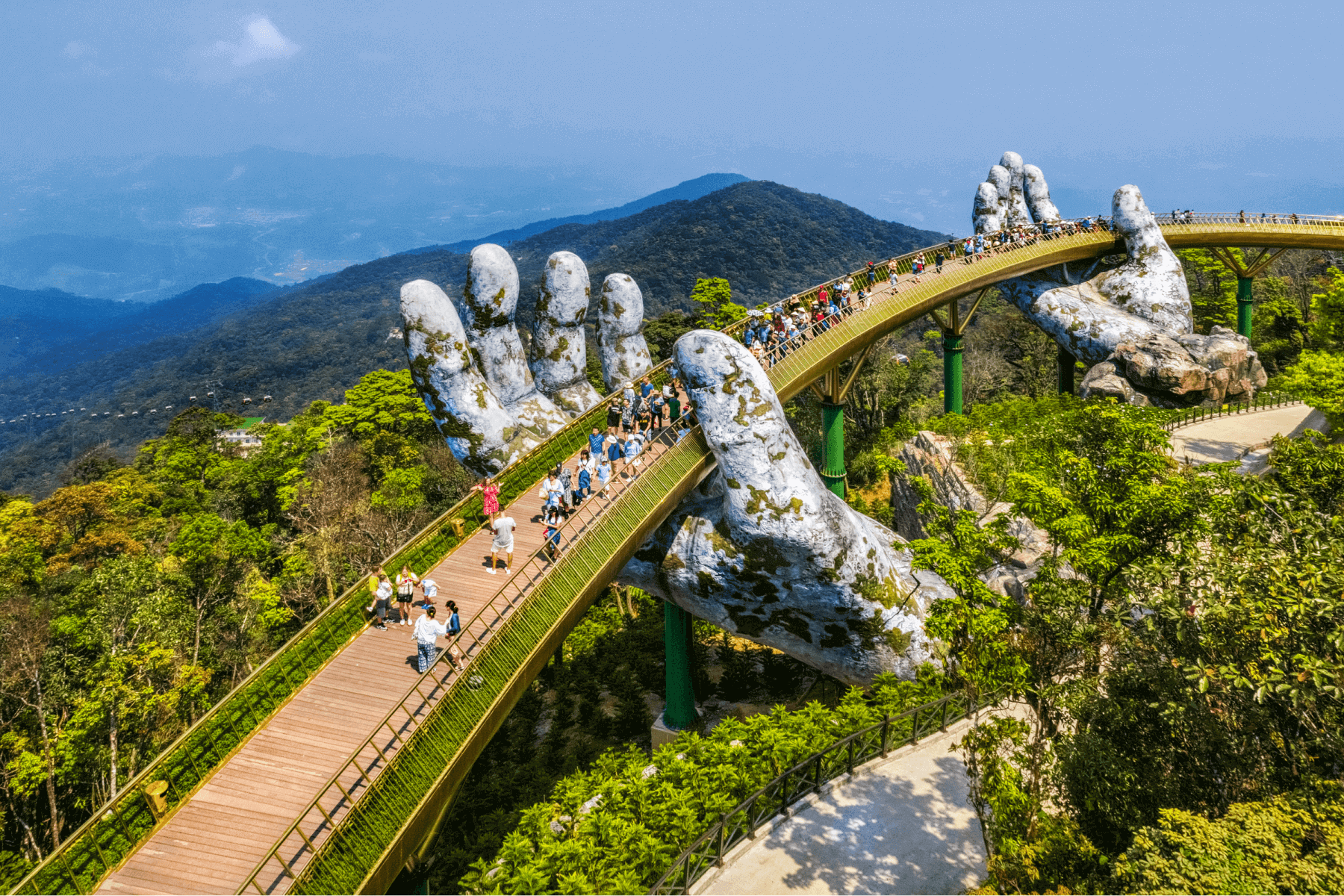 Tận Hưởng Kỳ Nghỉ Tuyệt Vời Tại Biển Đà Nẵng: Cẩm Nang Từ Vietjet Giá Rẻ