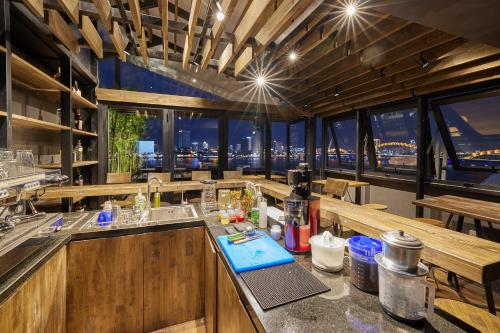 Trải Nghiệm Đỉnh Cao Cuộc Sống Đêm Tại Sky 36 Bar