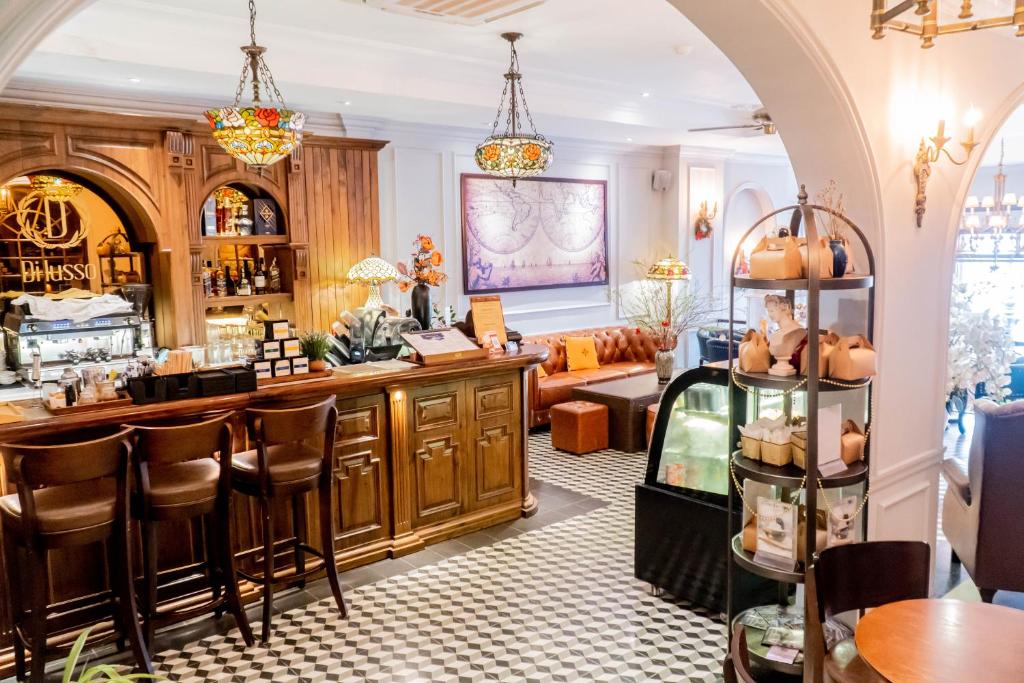 Trải Nghiệm Đỉnh Cao Cuộc Sống Đêm Tại Sky 36 Bar