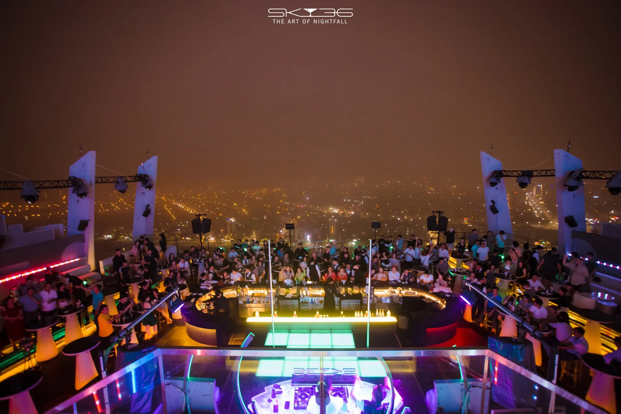 Trải Nghiệm Đỉnh Cao Cuộc Sống Đêm Tại Sky 36 Bar