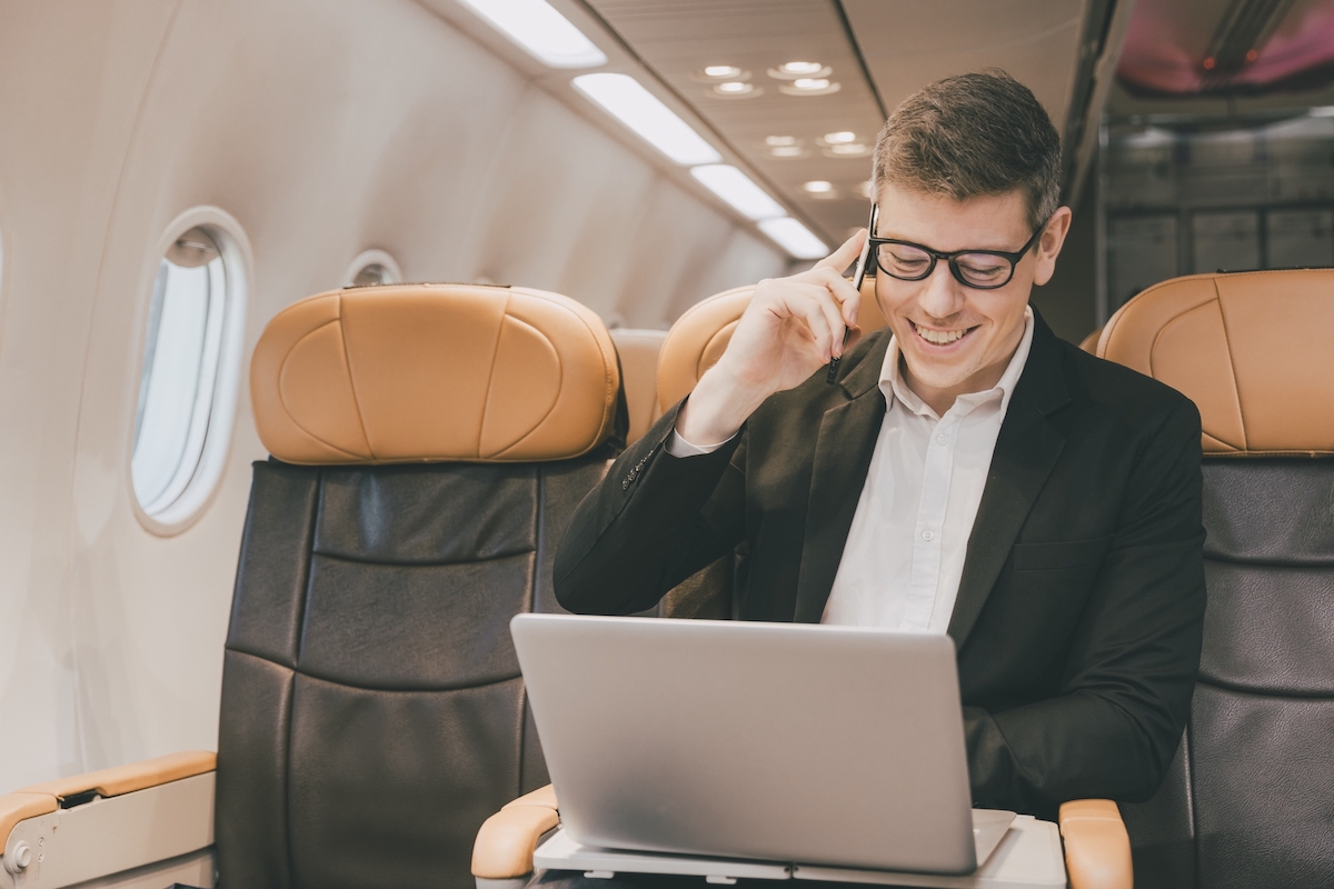 Trên Máy Bay Có Wifi Không? Khám Phá Chi Tiết Cùng Vietjet Giá Rẻ