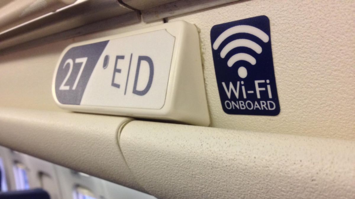 Trên Máy Bay Có Wifi Không? Khám Phá Chi Tiết Cùng Vietjet Giá Rẻ
