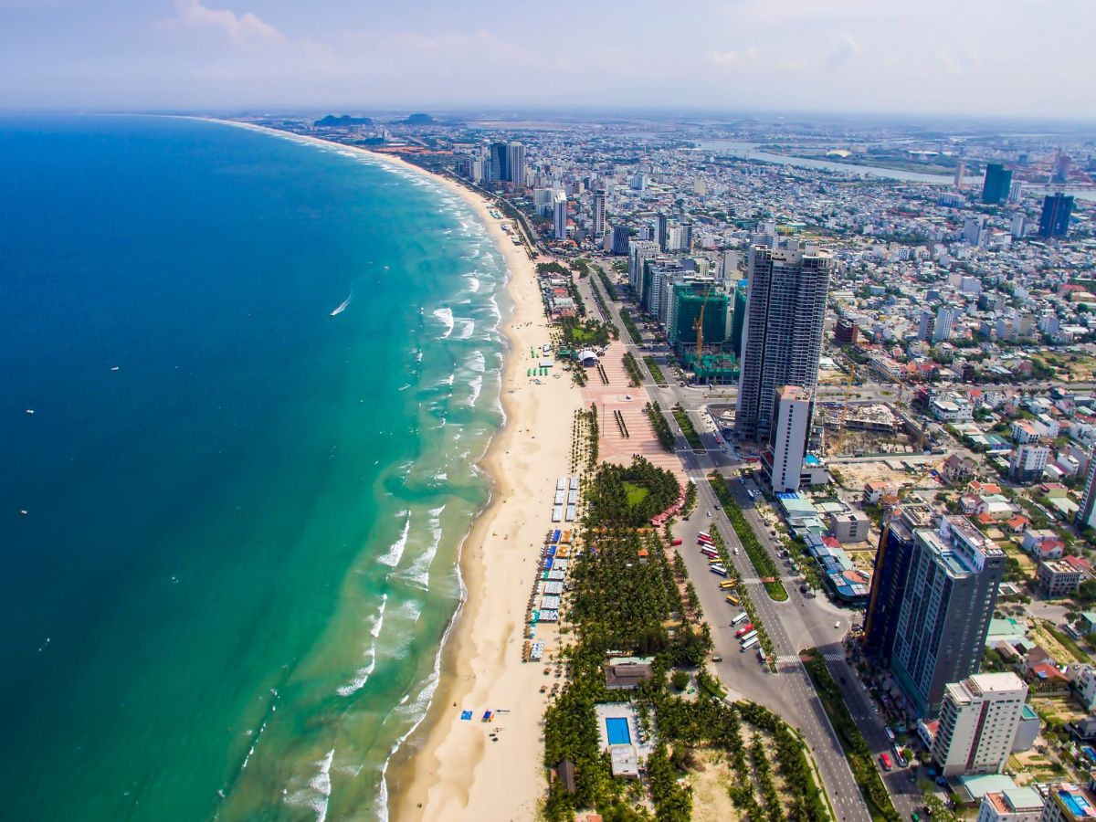 Vẻ Đẹp Say Đắm Lòng Người Tại Bãi Biển Mỹ Khê – Thiên Đường Nghỉ Dưỡng