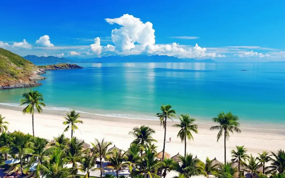 Vẻ Đẹp Say Đắm Lòng Người Tại Bãi Biển Mỹ Khê – Thiên Đường Nghỉ Dưỡng