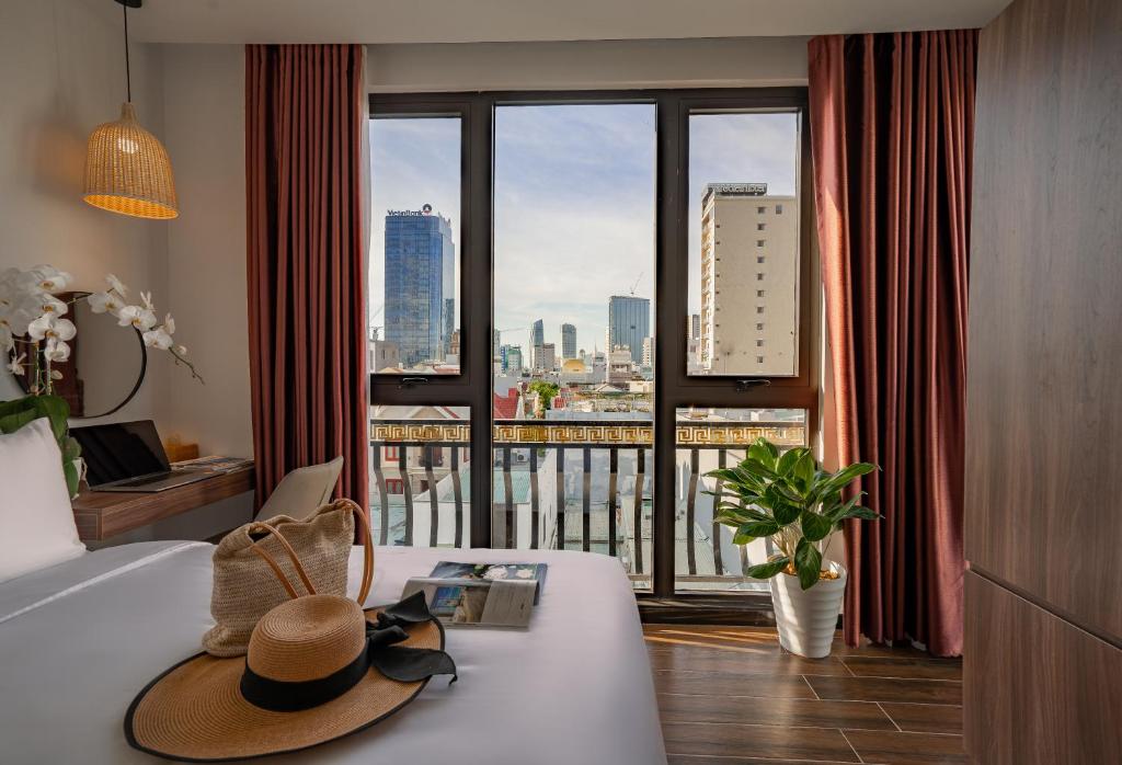 Dragon View Riverfront Hotel bùng nổ trải nghiệm – Mở khóa bí kíp du lịch Quảng Ninh chất vượt mong đợi