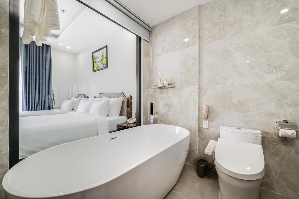 Florence Hotel: Nơi Bắt Đầu Chuyến Phiêu Lưu Chất Lừ Đến Quảng Ninh