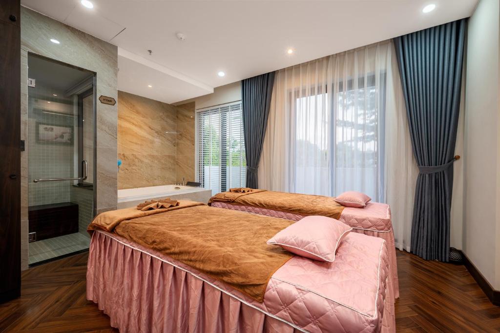 Florence Hotel: Nơi Bắt Đầu Chuyến Phiêu Lưu Chất Lừ Đến Quảng Ninh