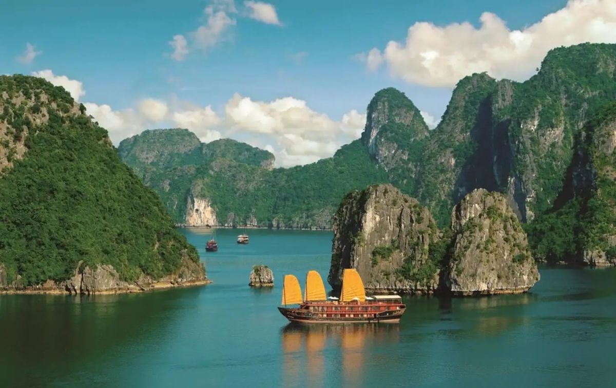Khách Sạn DaNa Home Hotel: Hành Trình Trải Nghiệm Tuyệt Vời Khám Phá Quảng Ninh Cùng vietjetgiare