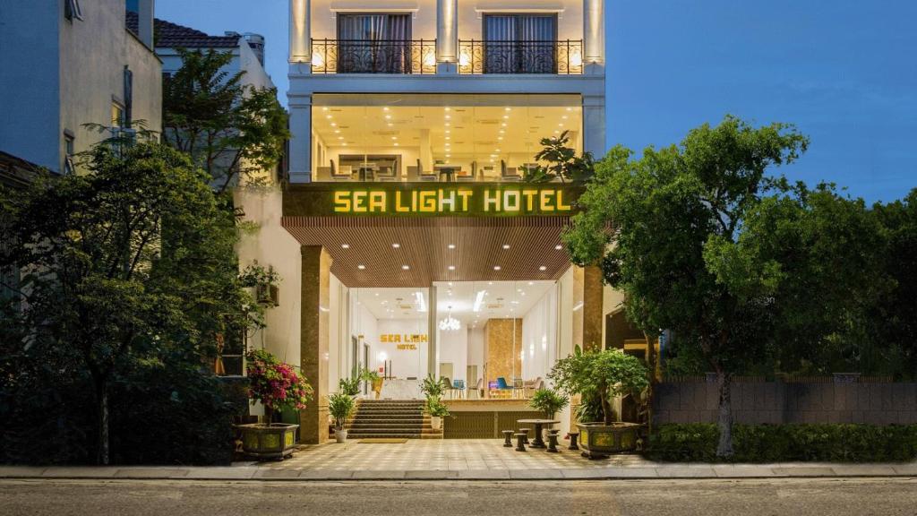 Sea Light Hotel: Điểm Dừng Chân Lý Tưởng Ngay Trung Tâm Đà Nẵng