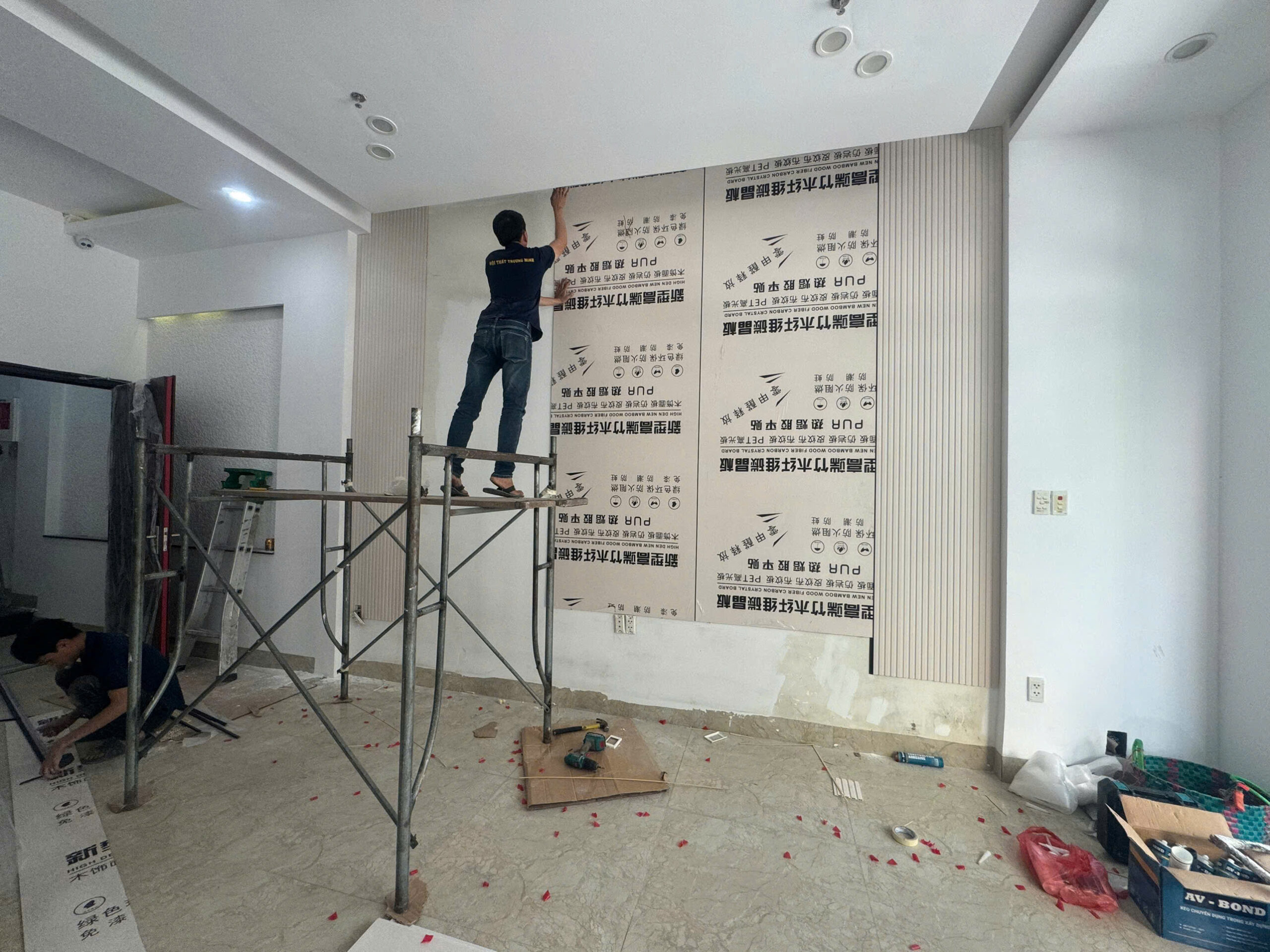 Nội thất Tân Trường Minh cải tạo không gian làm việc Vietjet bằng tấm ốp than tre